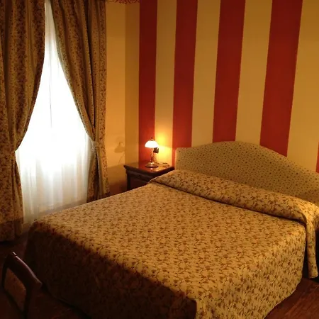Hotel La Dependance Menaggio Zimmer foto