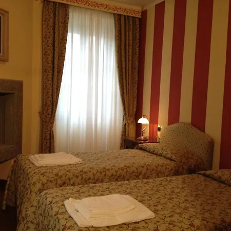 Hotel La Dependance Menaggio Zimmer foto