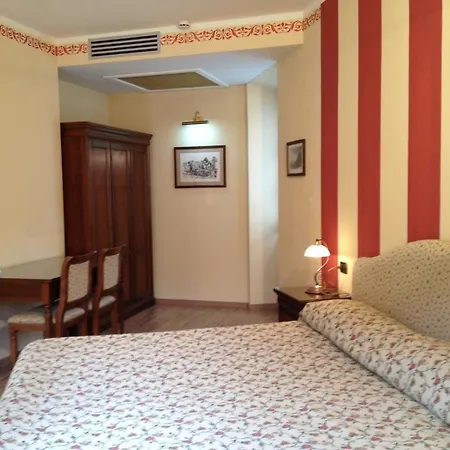 Hotel La Dependance Menaggio Zimmer foto