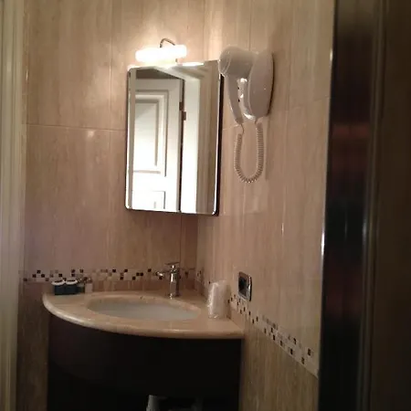 Hotel La Dependance Menaggio Zimmer foto